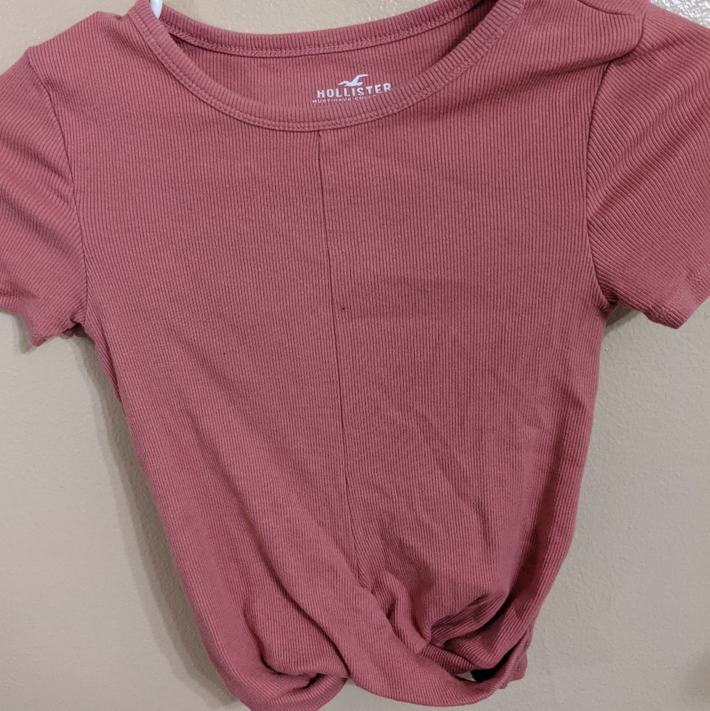 Hollister cropped tee